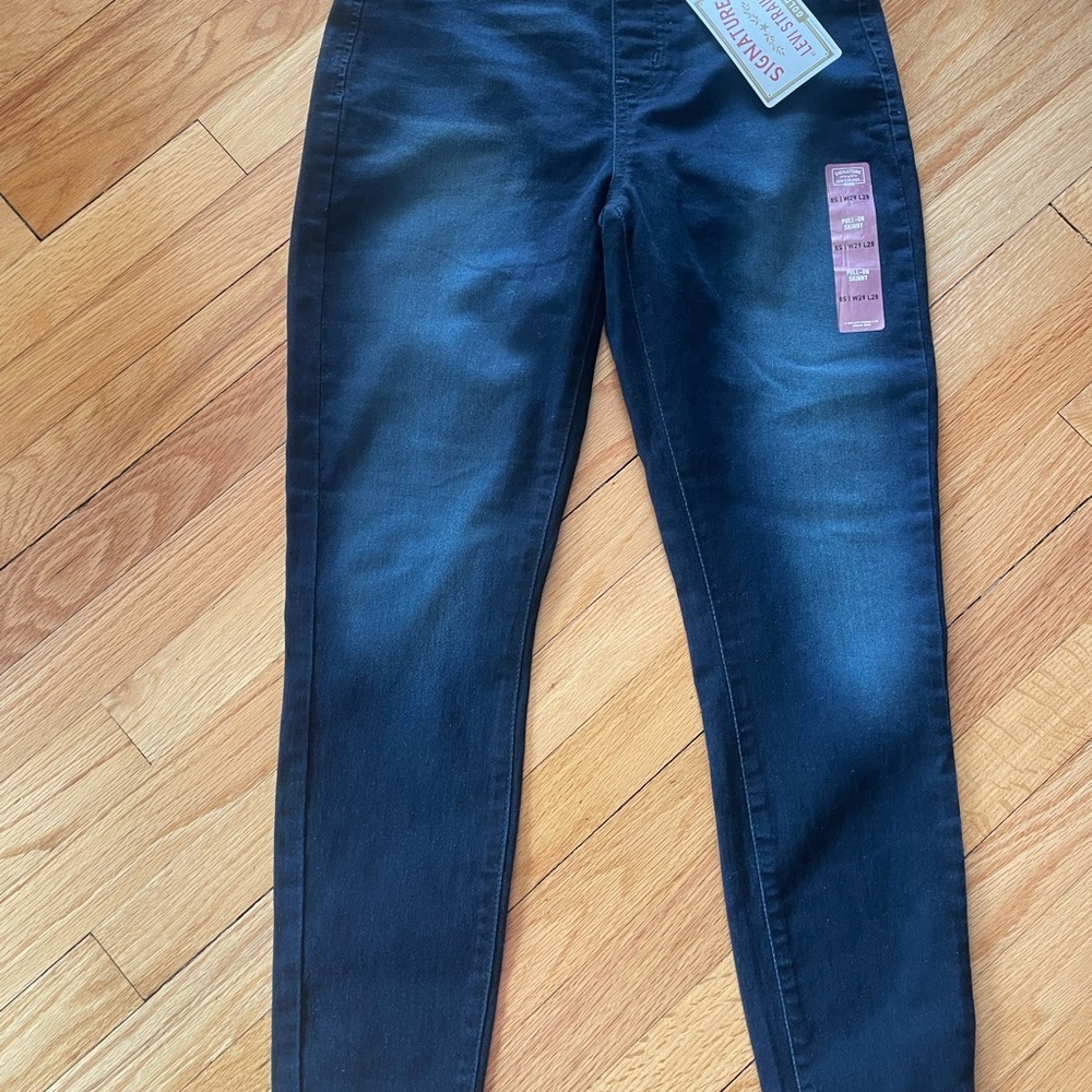 Signature by Levi Strauss Women's Dark blue Pull-on Skinny Jeans Sz 8 short